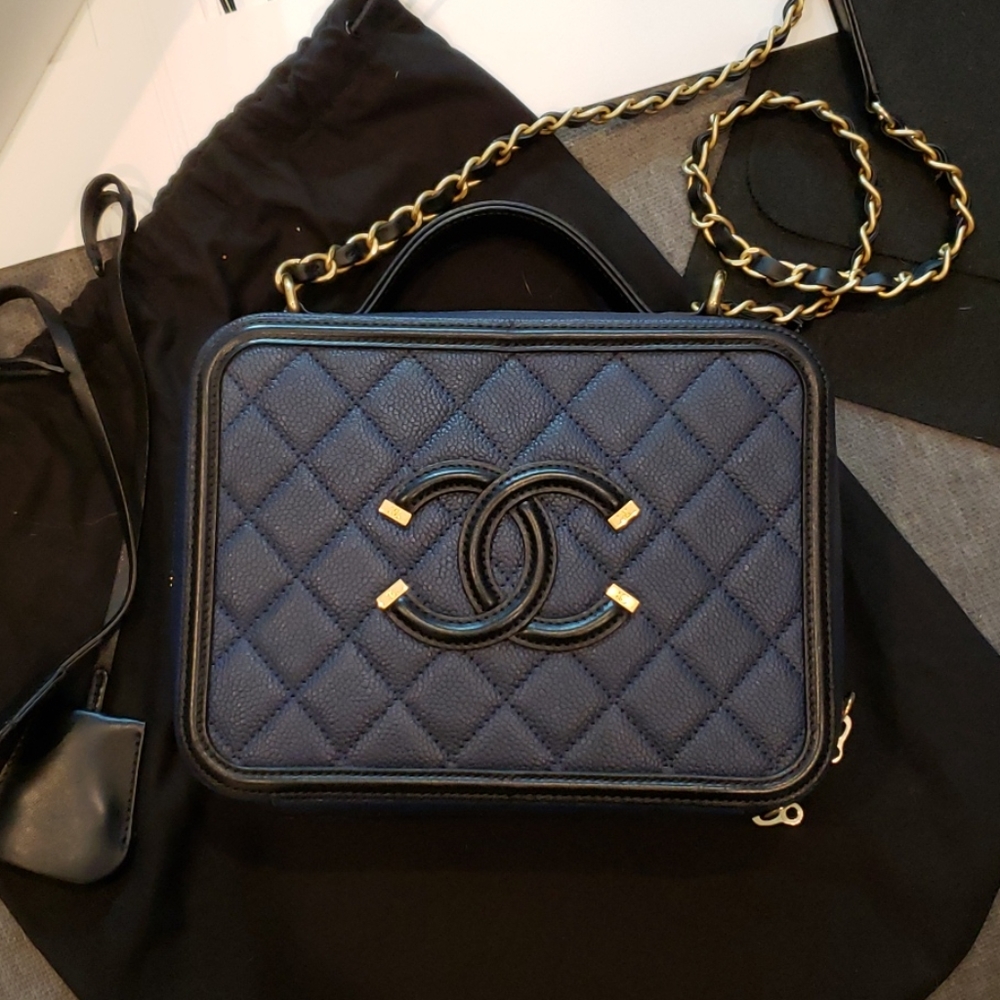 ❗SOLD❗Chanel Two-tone Medium Filigree Vanity Case